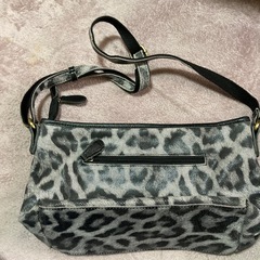 iii sanpo ショルダーバッグ　レオパードの画像
