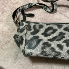 iii sanpo ショルダーバッグ　レオパードの画像