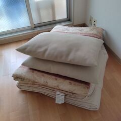 敷布団2組　枕2組の画像