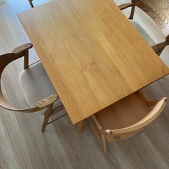 木製ダイニングテーブル　2〜4人の画像