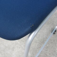 会議用チェア　破れ・ほつれあり　イトーキ製エレックチェア　ネイビーの画像