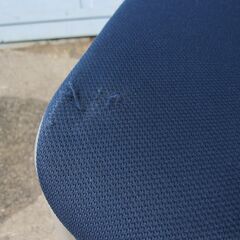 会議用チェア　破れ・ほつれあり　イトーキ製エレックチェア　ネイビーの画像