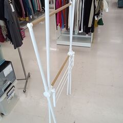 リユースのサカイ栃木店★ジモティ割あり★  ラック ホワイト×ナチュラル木目 W72×D69×H129 クリーニング済み TC11390の画像