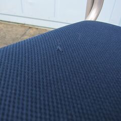 会議用チェア　ネイビー　イトーキ製エレックチェア　スタッキングチェアの画像