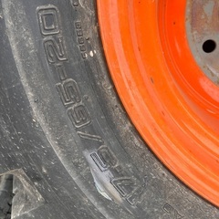 日立zw80純正ホイール付きスパイクタイヤ4本セットの画像