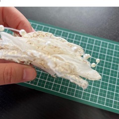 【美品】コサージュ 七五三　ブローチ ホワイト 花 ベージュ ゴールド パール　の画像