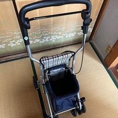 介護　シルバーカー　手押し車の画像