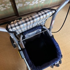 介護　シルバーカー　手押し車の画像