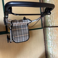 介護　シルバーカー　手押し車の画像