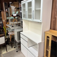 食器棚の画像