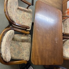 ダイニングテーブルの画像