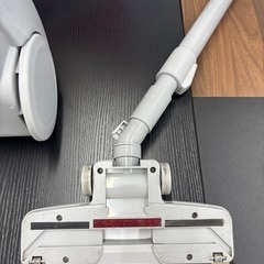 YAMADA ヤマダ 紙パック式クリーナー YVC10CK 2022年製の画像