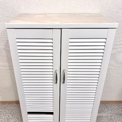 【値下げしました】キャビネット棚の画像