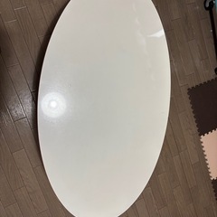 丸テーブルの画像