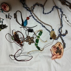 アクセサリー　ネックレス　ブレスレット　イヤリング　ヘアバンド　ブローチの画像