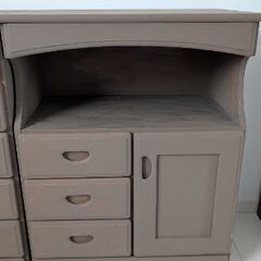 引き出し付き棚の画像