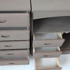 引き出し付き棚の画像