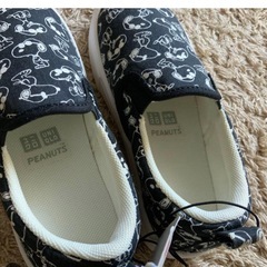【新品】ユニクロ　スヌーピー　スリッポン　コラボの画像