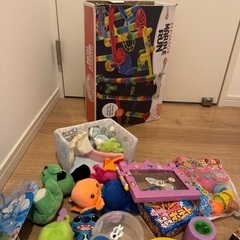 子供のおもちゃ大量　の画像