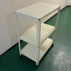 スチール製のワゴン、ラックの画像