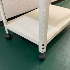 スチール製のワゴン、ラックの画像