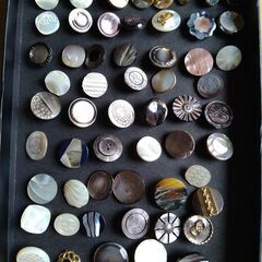 ヴィンテージボタン　178個＋αの画像