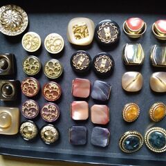 ヴィンテージボタン　178個＋αの画像