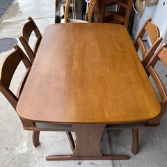 ニトリ　ダイニングテーブル　回転イス4 脚セット　　広島市配送無料（一部地域を除く）の画像
