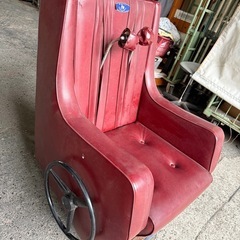 昭和レトロな銭湯にあった椅子の画像