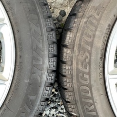 【商談中】【軽自動車用 155/65R14 BRIDGESTONE BLIZZAK VRXスタッドレスタイヤ付き 社外品14インチアルミホイール 美品 14X1/2J INSET 45 4本セット 】＊製造年古いですが信頼のBRIDGESTONEのセット物です。 の画像