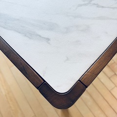 とても綺麗なダイニングテーブルの画像