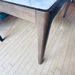 とても綺麗なダイニングテーブルの画像