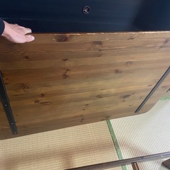 木のテーブルの画像