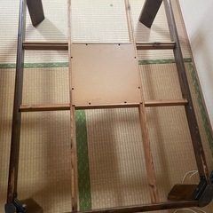 木のテーブルの画像