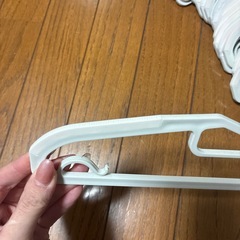 美品 カインズ 子供 キッズ 滑り止め付き ハンガー プラスチック 50本の画像