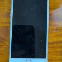 壊れたiPhoneの画像