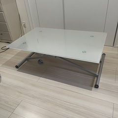 リビングテーブル、ガラステーブル
の画像