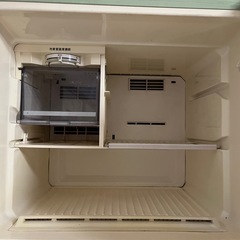 【HITACHI】レトロな大型冷蔵庫の画像