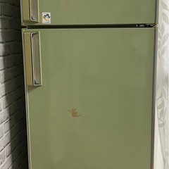 【HITACHI】レトロな大型冷蔵庫の画像