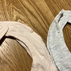 H&M　スタイ・よだれかけ 2色セットの画像