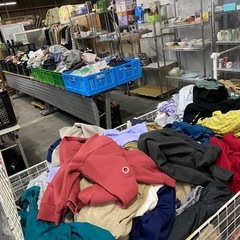 🟥無くなり次第終了！🟥お客様還元セール🟥古着全品1枚100円！掘り出し物必ず見つかります！の画像