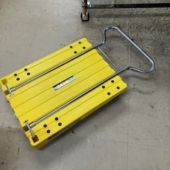 石2510-748 （株）曙産業 プラスチック製台車 らくらくかぁ75 1台2役 フラット&手押し 運搬荷重100kgまで 中古の画像