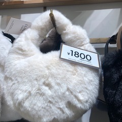 ふわふわ　手提げ　バッグ　ポーチ　新品　の画像