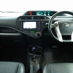 レザーシートで珍しいカラーです！トヨタ　アクア！の画像