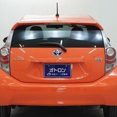 レザーシートで珍しいカラーです！トヨタ　アクア！の画像