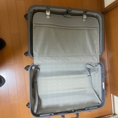 取引中　差し上げます　　キャリーケースの画像