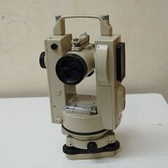 ジャンク扱い PENTAX セオドライト TH-20DC ケース付き 測量機器 通電・ディスプレイ表記確認済み ペンタックス 札幌市 清田区 平岡の画像