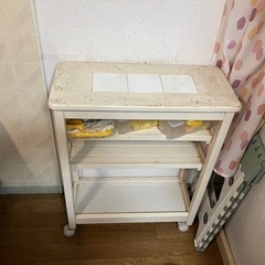 サイドボード　テーブル　キッチンスペースにの画像