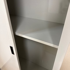 【ほぼ未使用】スチール棚/扉・鍵付き/組み立て式　　　の画像