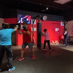 【正社員募集】楽しく体を動かしながら働けるジムスタッフ募集｜9ROUNDサンエー宜野湾コンベンションシティ店の画像